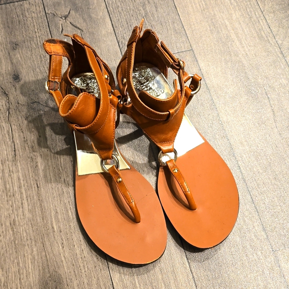 6/19 Nwt Vince Camuto Arentha sandal in cognac Size 6